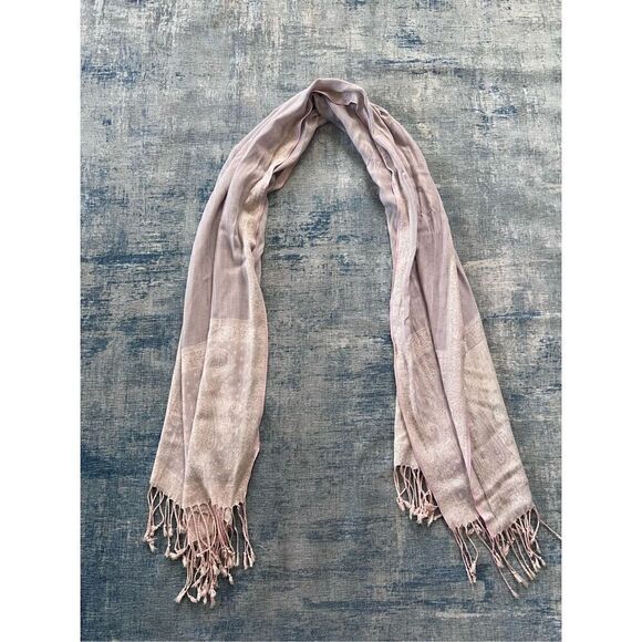 Bindya Pale Pink Gray Paisley Scarf w Fringe - Picture 2 of 9